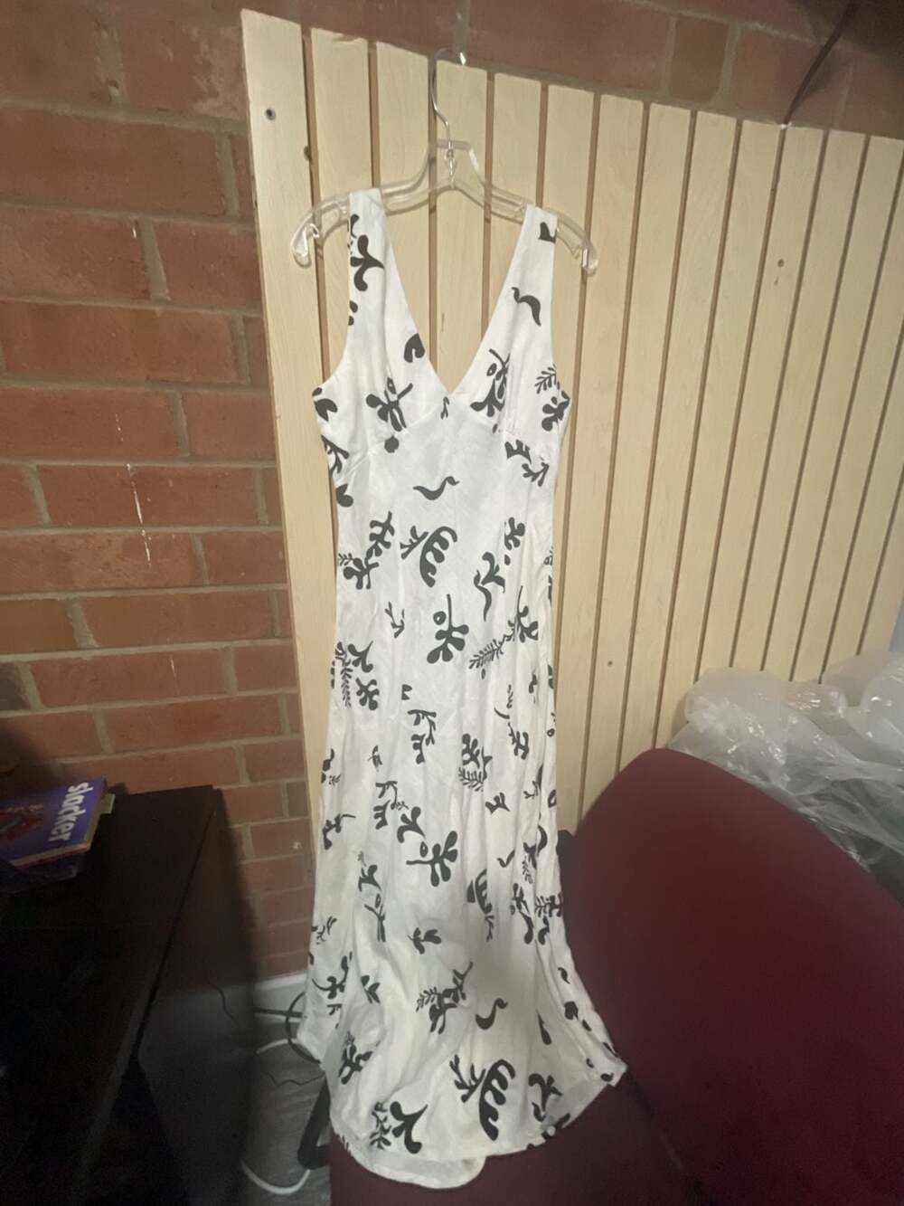 Paper Heart V-Neck Maxi Dress White Black Leaf Print Sleeveless